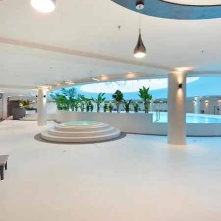 Hanza Tower Family 20 & Pool & Jacussi * Stettino